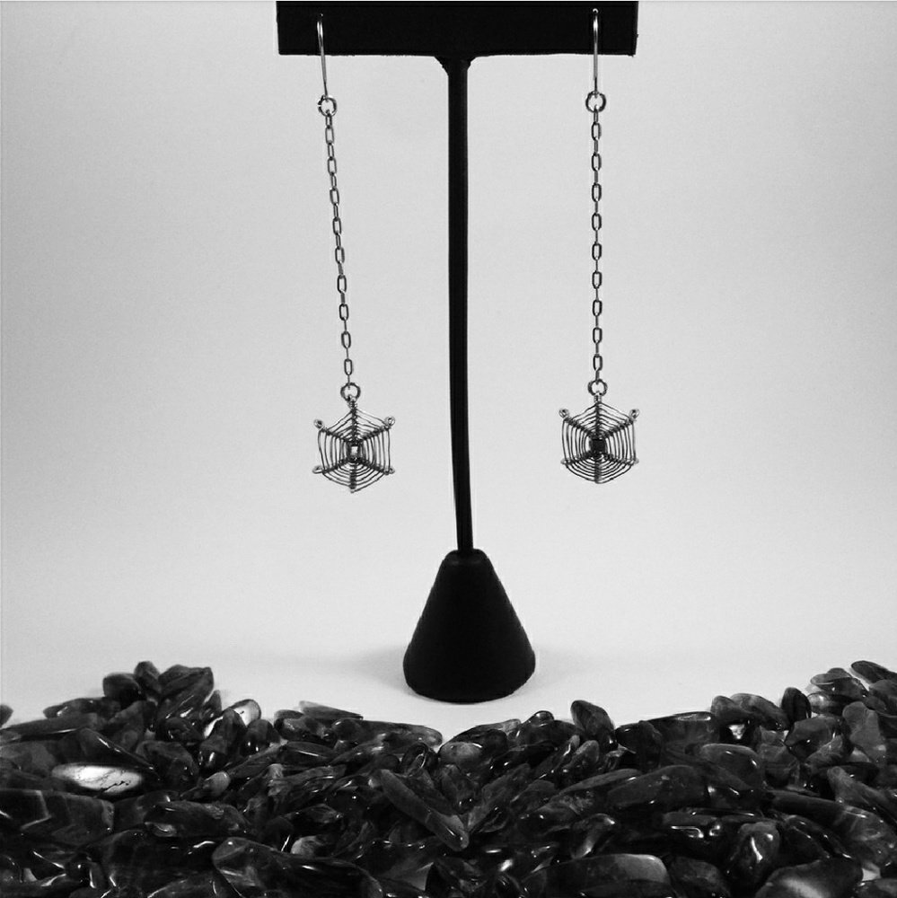 🕸 Spider Web Earring Collection 🕸 - Picture 7 of 7